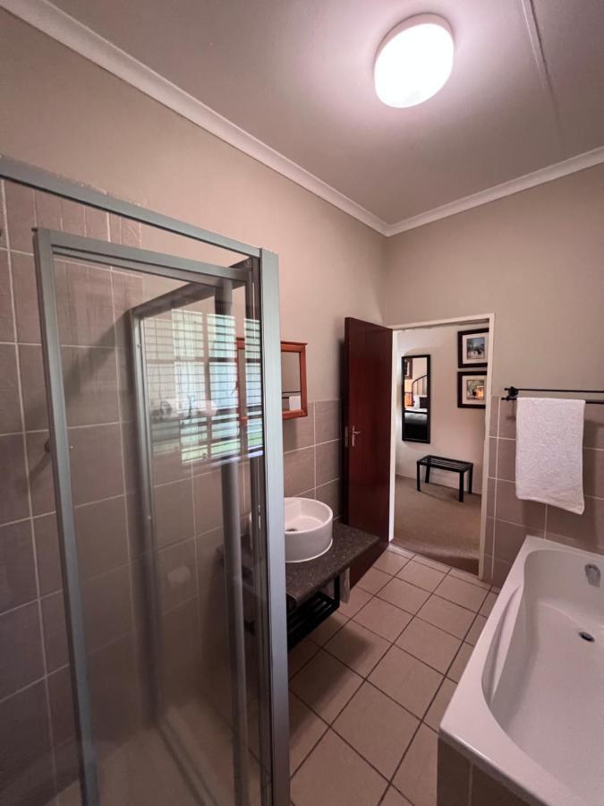 Hotel Big Tree Midrand Exterior foto