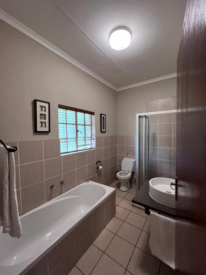 Hotel Big Tree Midrand Exterior foto