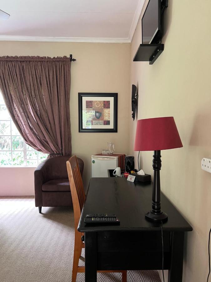 Hotel Big Tree Midrand Exterior foto