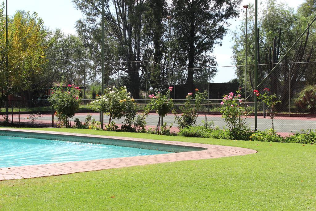 Hotel Big Tree Midrand Exterior foto